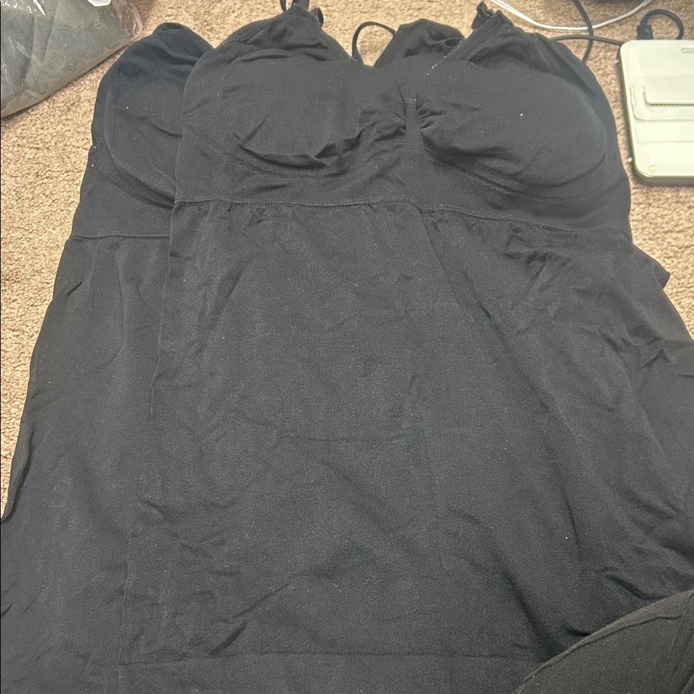 Amazon Black Women's Tank Top with Built-In Cups bin e7